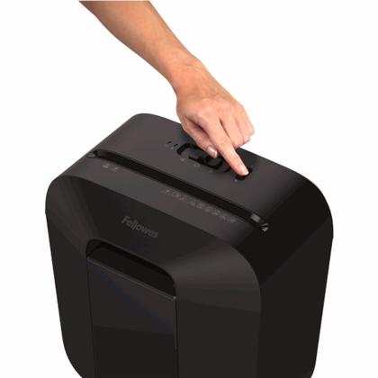 Уничтожитель Fellowes® PowerShred® LX25, DIN P-4, 4х37мм, 6лст., 11,5лтр.,уничт.: скобы,скр., пл.карты,