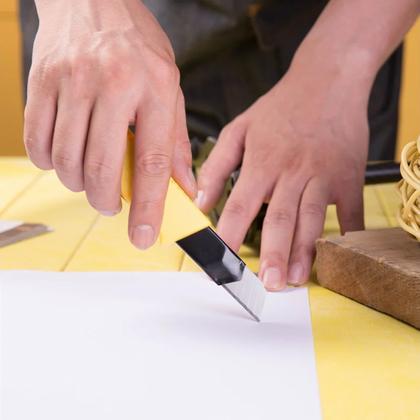 Нож строительный Deli YS EDL003 18 мм, универсальный